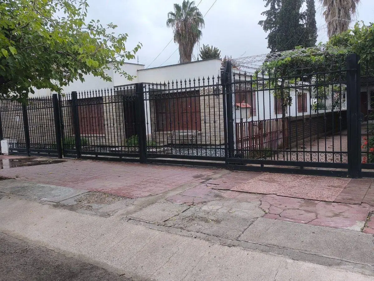 Re/max vende Casa/Galpon sobre Maza gran terreno 3