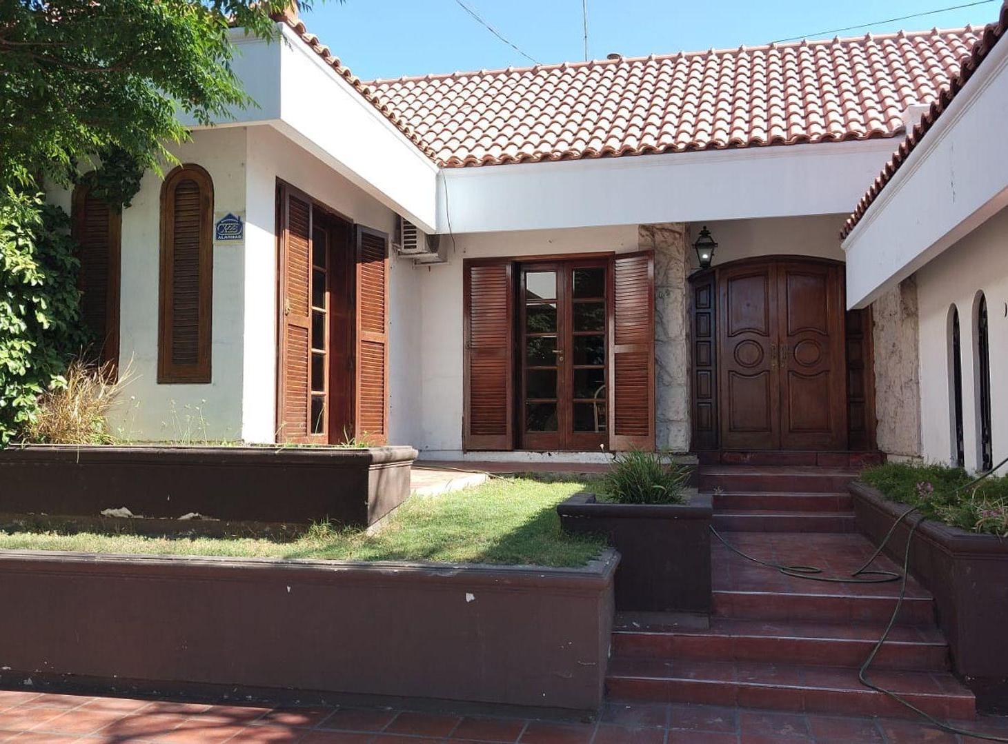 CASA EN VENTA EN PLENO CENTRO DE SAN MARTIN