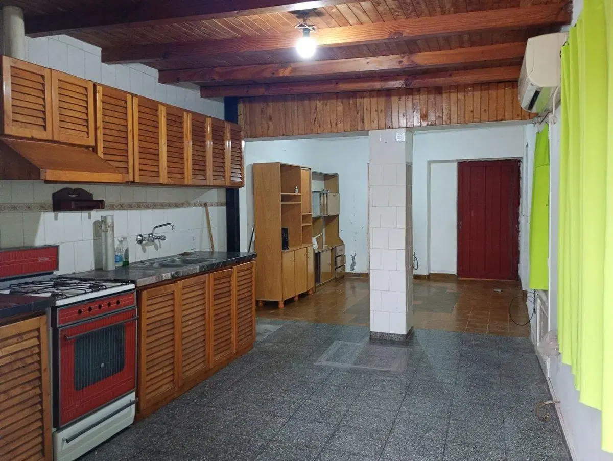 Venta de casa con cochera Godoy Cruz 5