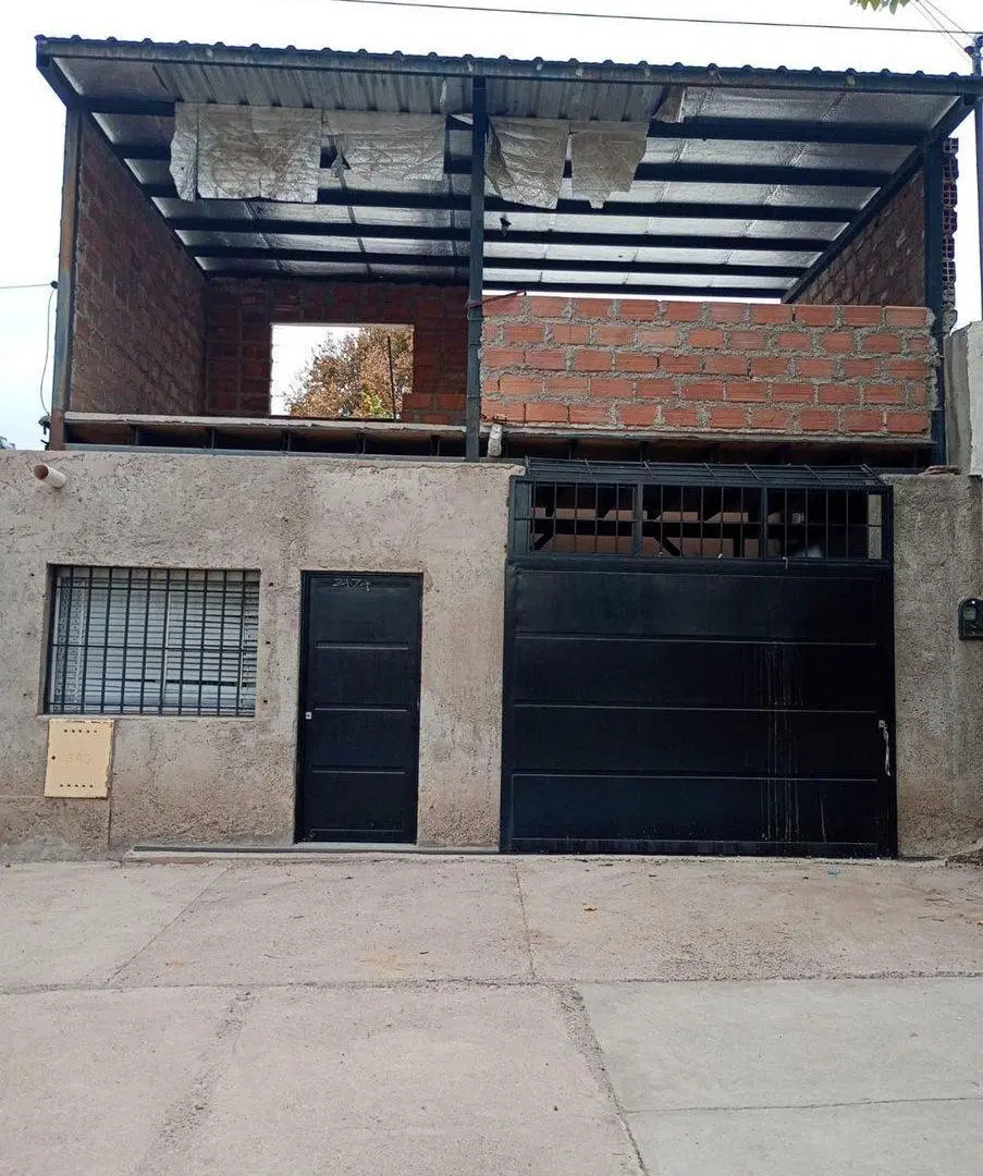 Venta de casa con cochera Godoy Cruz 3