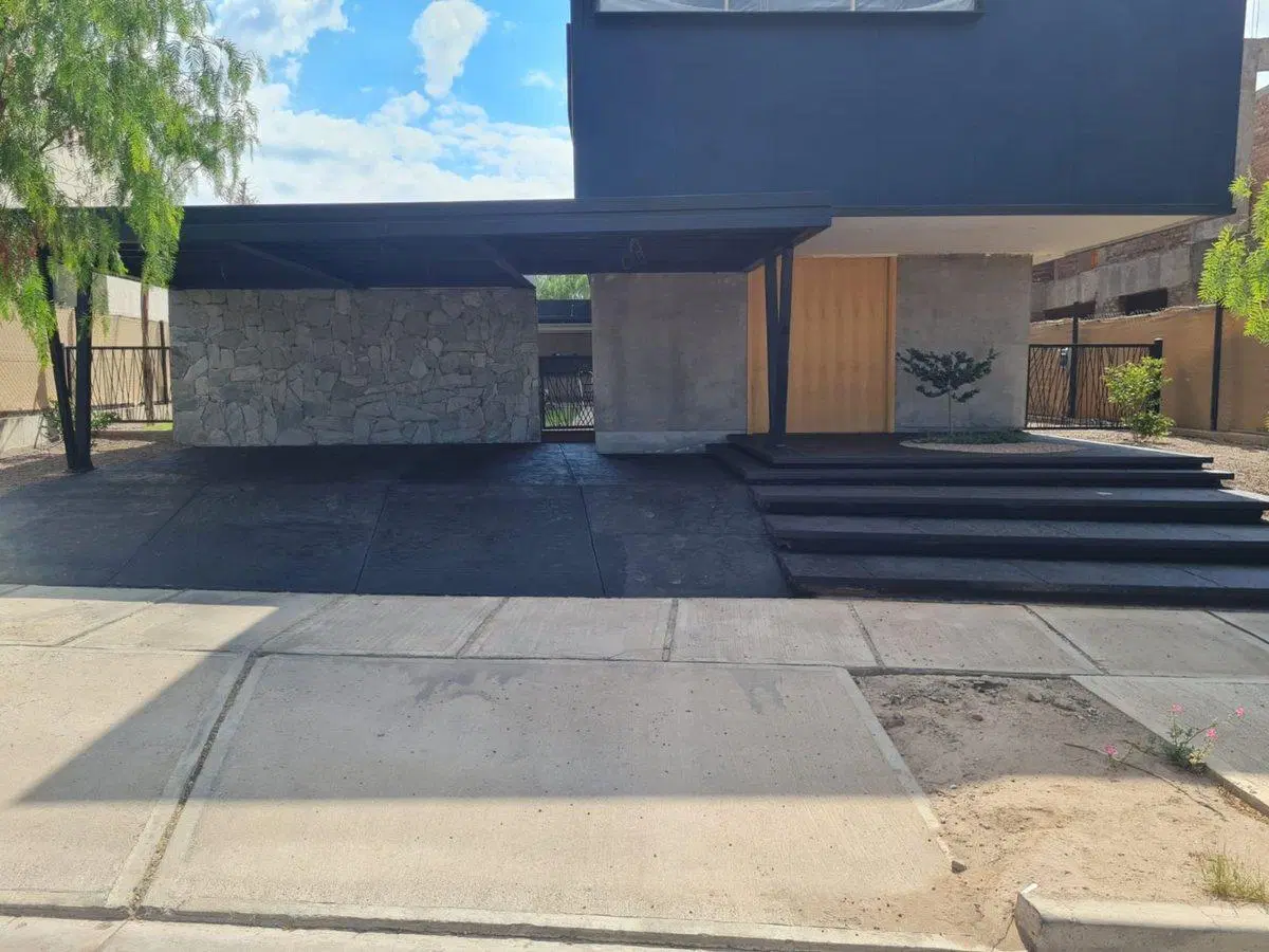 Casa en Venta de categoría Barrio Aguaribay 4
