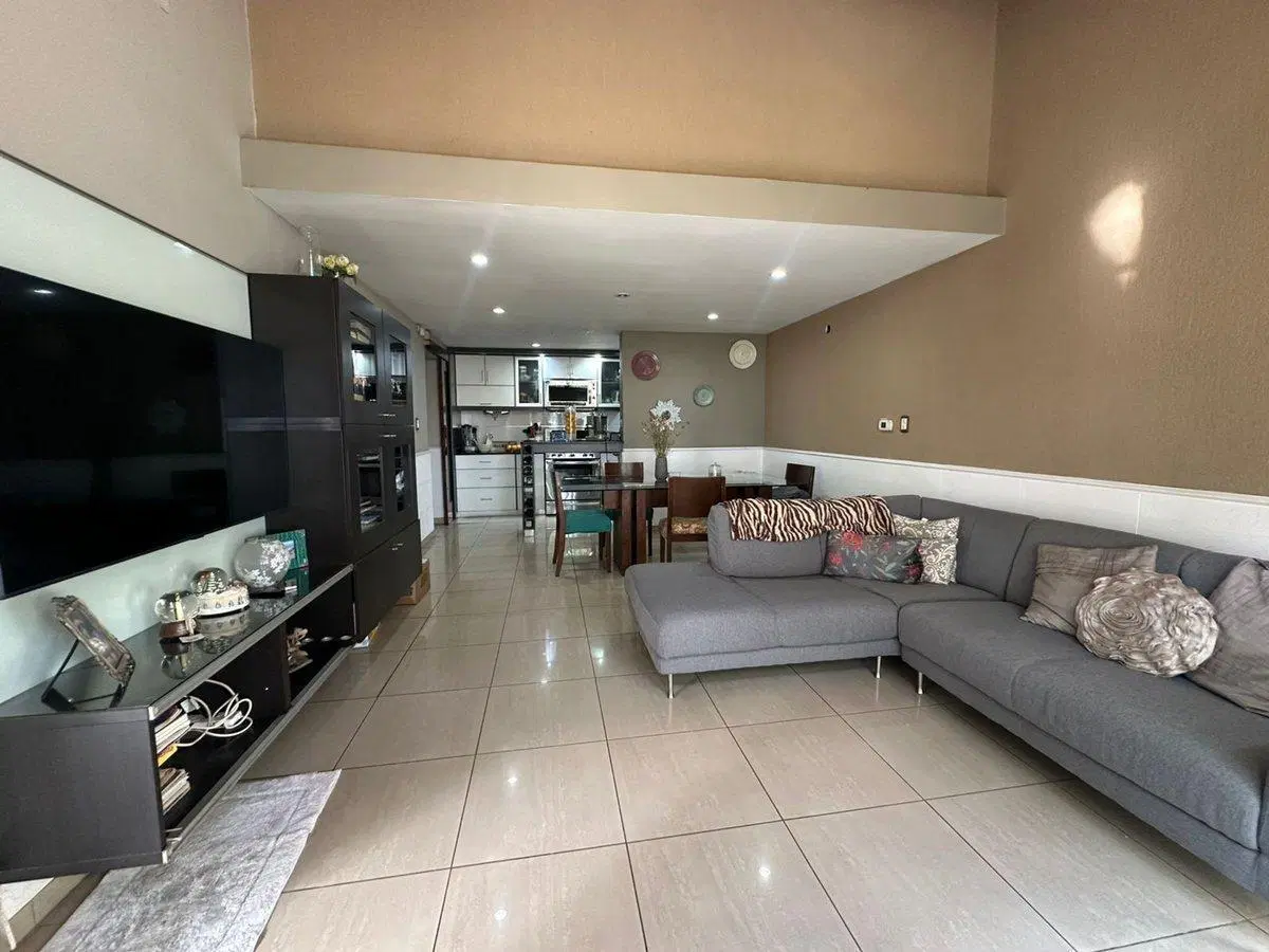 VENTA DE CASA DE CATEG. SOBRE ACCESO ESTE, MAIPU 3