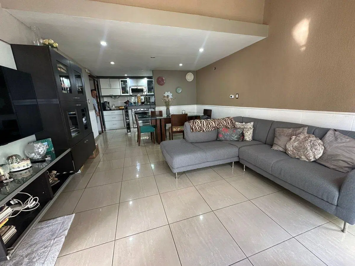 VENTA DE CASA DE CATEG. SOBRE ACCESO ESTE, MAIPU 2