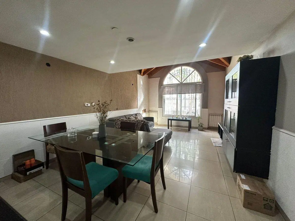 VENTA DE CASA DE CATEG. SOBRE ACCESO ESTE, MAIPU 5