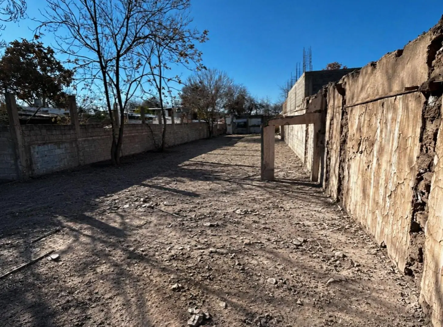 lote sobre calle principal 890m2 3