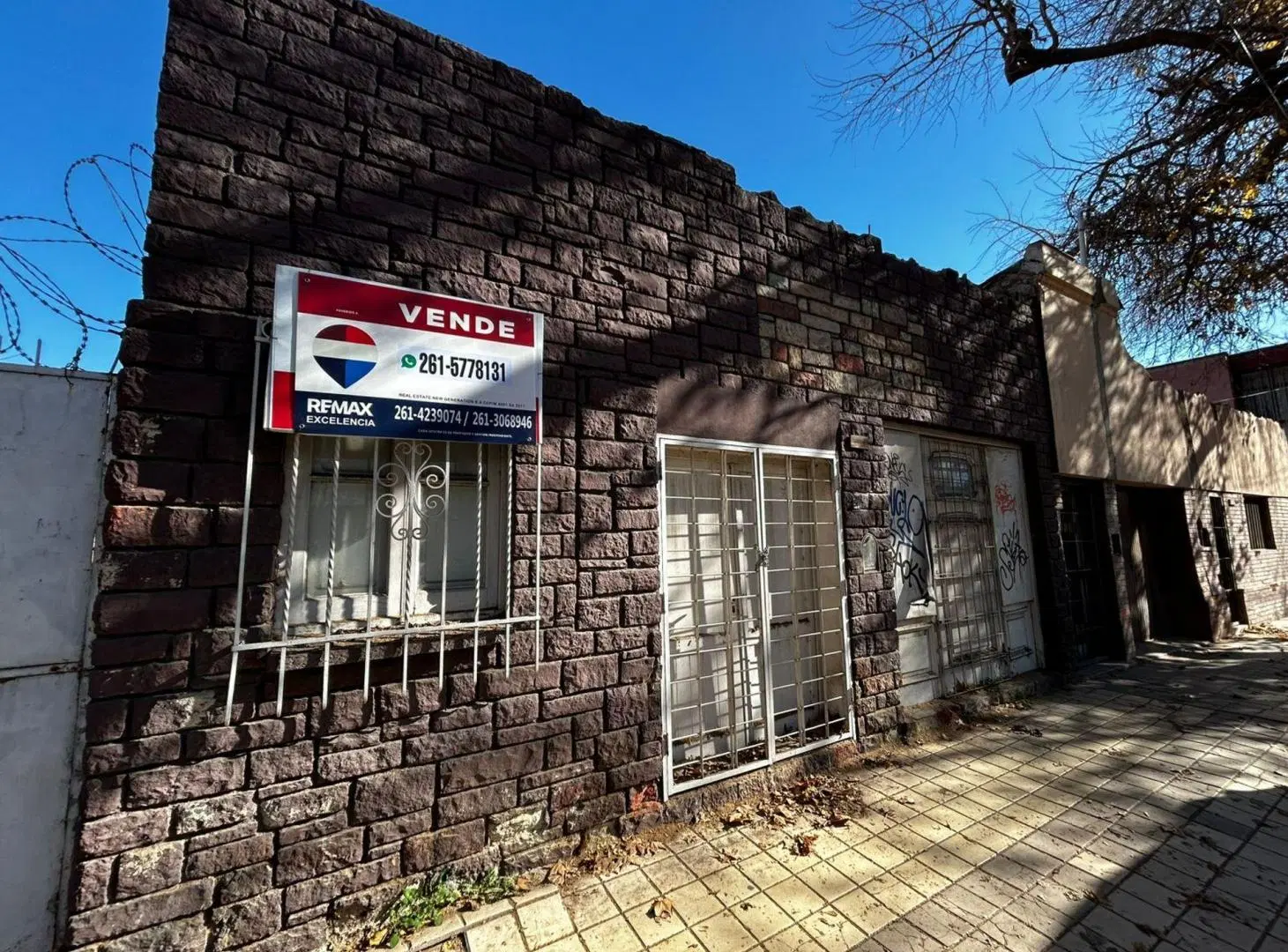 lote sobre calle principal 890m2 2