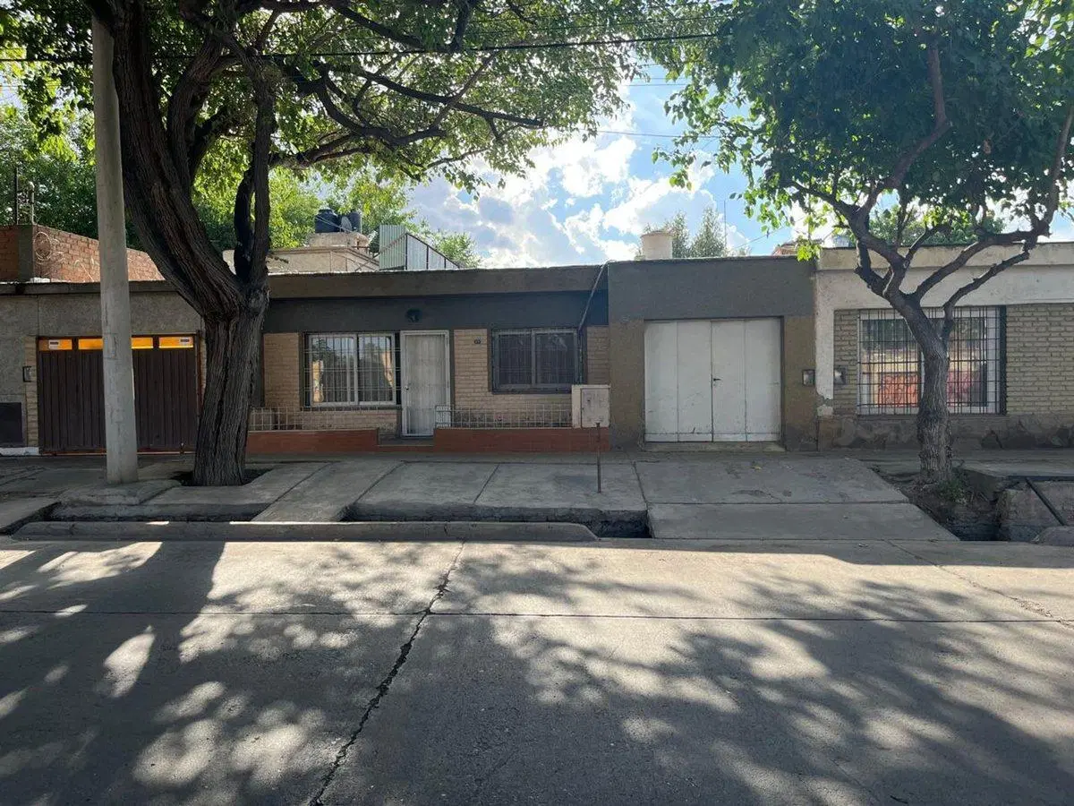 Se vende casa en Ciudad 4