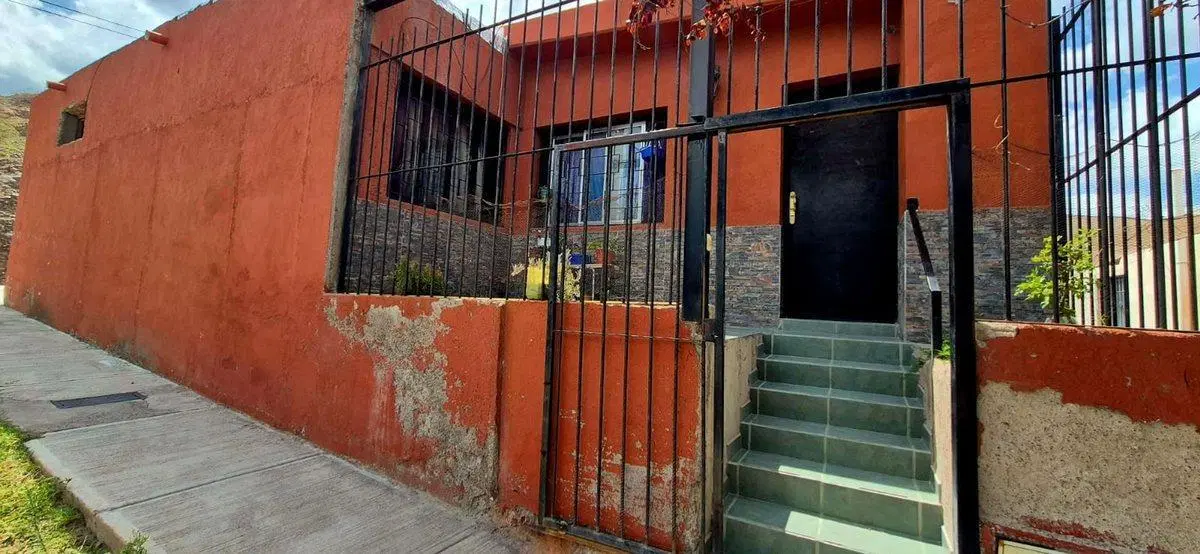 VENTA CASA B° 4 DE JULIO GODOY CRUZ 5