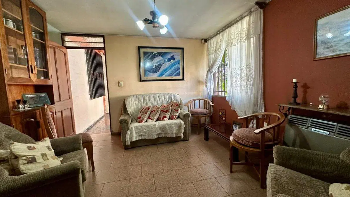 CASA EN VENTA EXCELENTE ESTADO LAS HERAS 4
