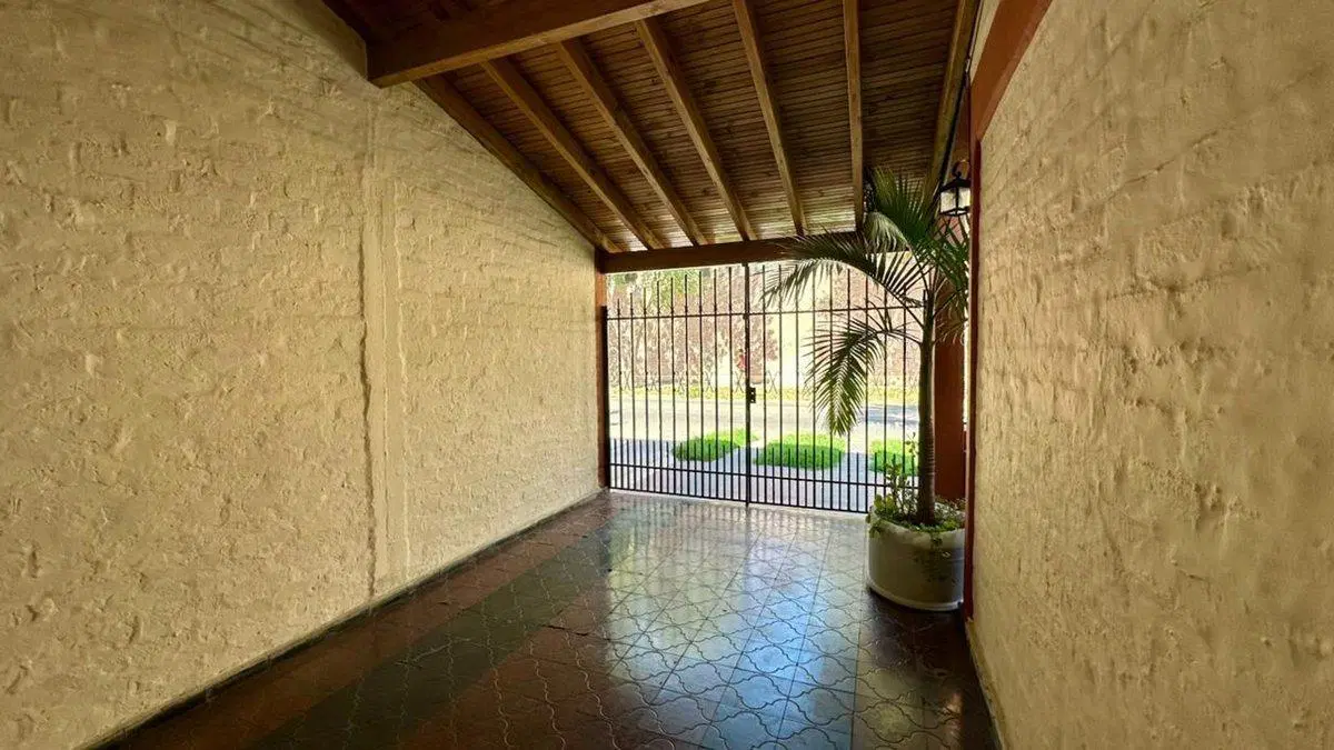 CASA EN VENTA EXCELENTE ESTADO LAS HERAS 5