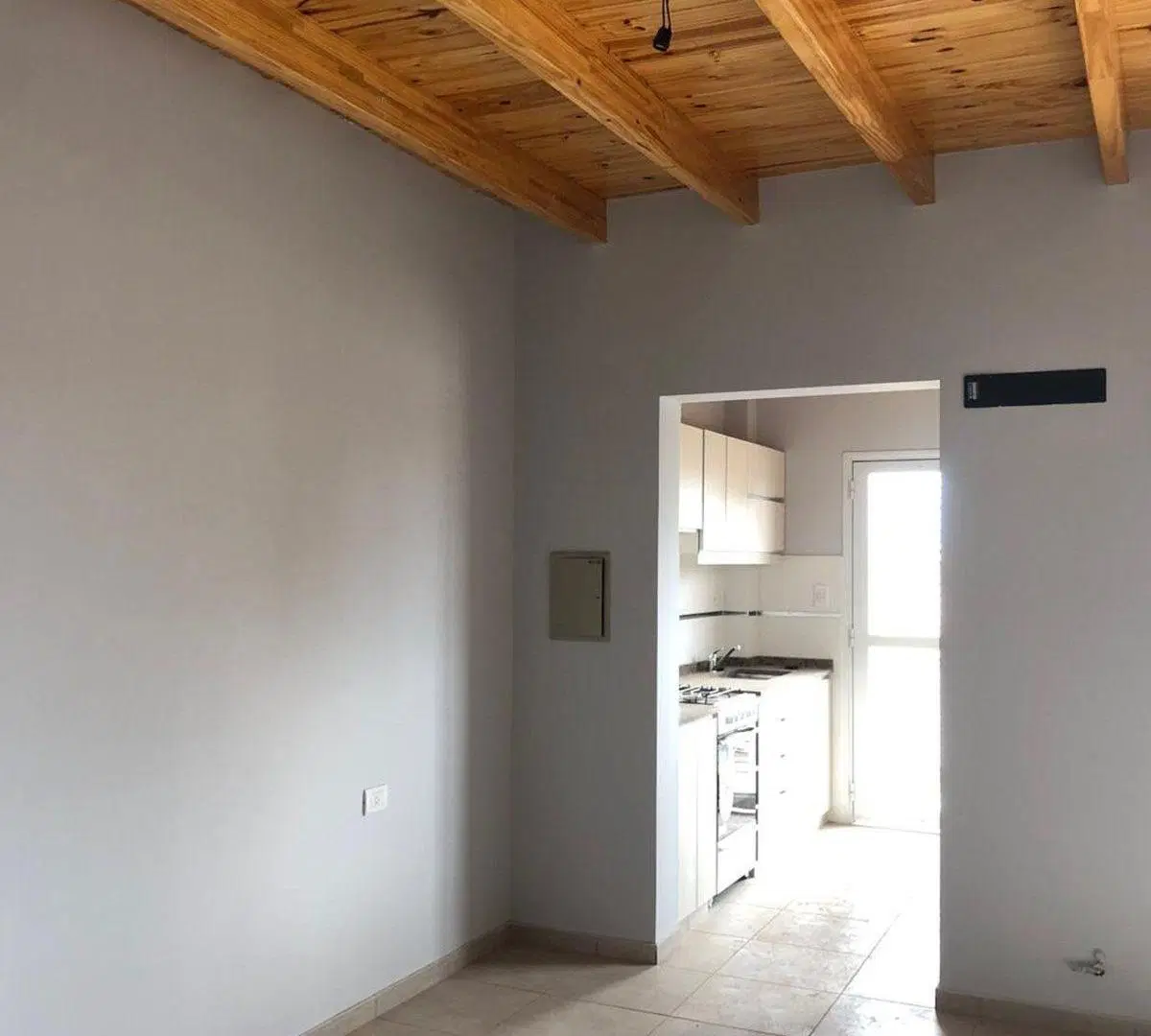 VENTA LOCAL COMERCIAL EN POZO - DORREGO GUAYMALLÉN 2
