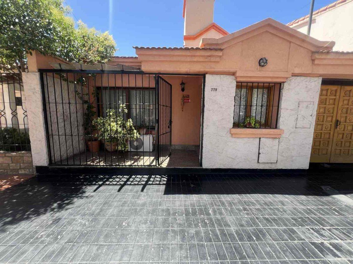 Foto de ESPECTACULAR CASA EN BARRIO ARIZU, imagen 3