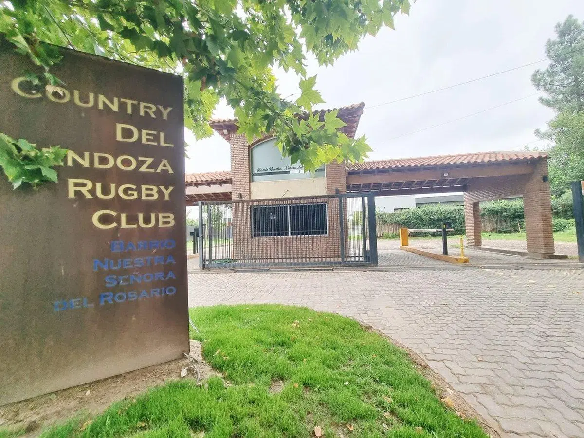 LOTE 1373 m² - EN B° PRIVADO EN GUAYMALLEN 4