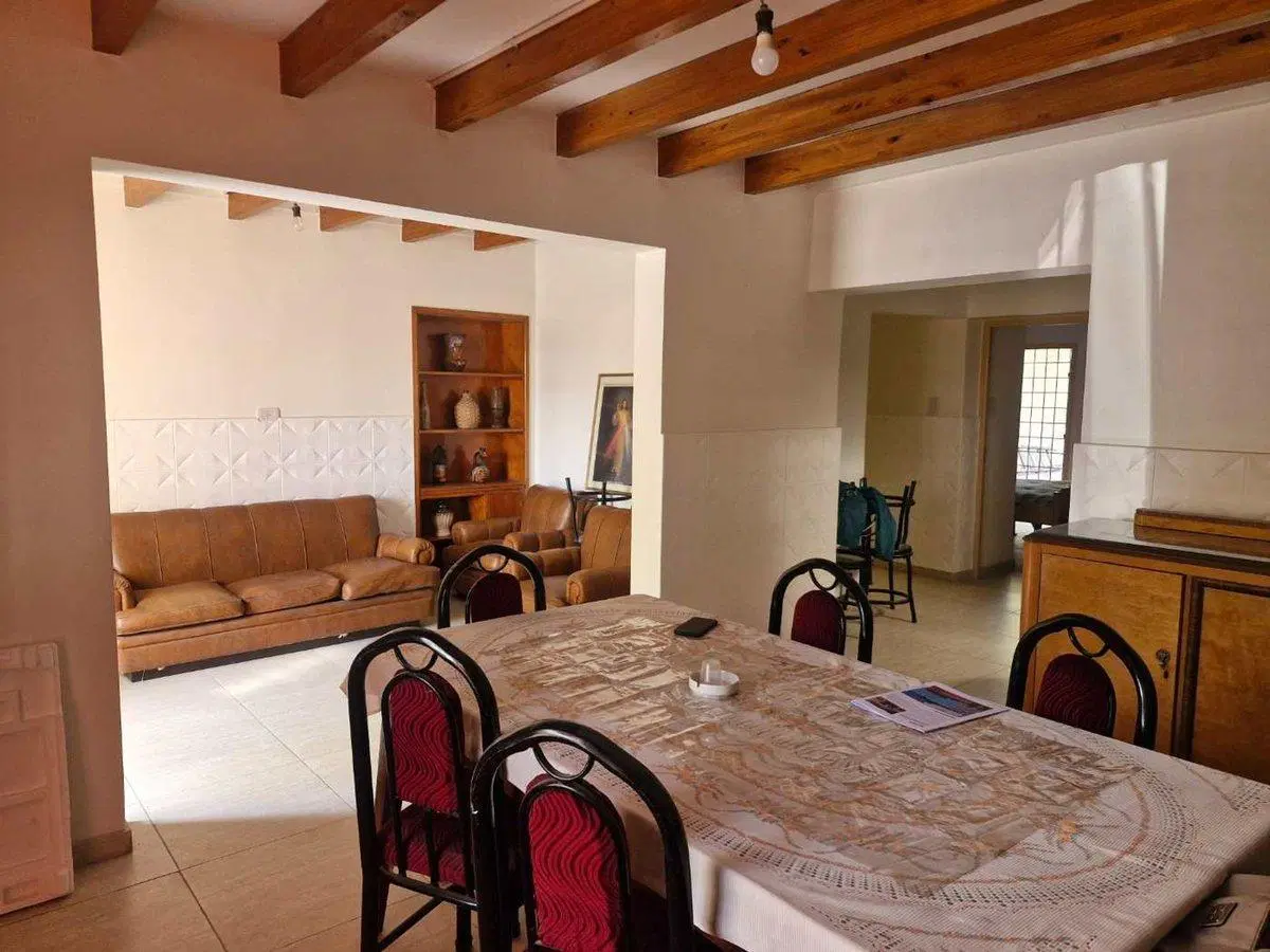 CASA CON DEPARTAMENTO EN VENTA LAS HERAS 4