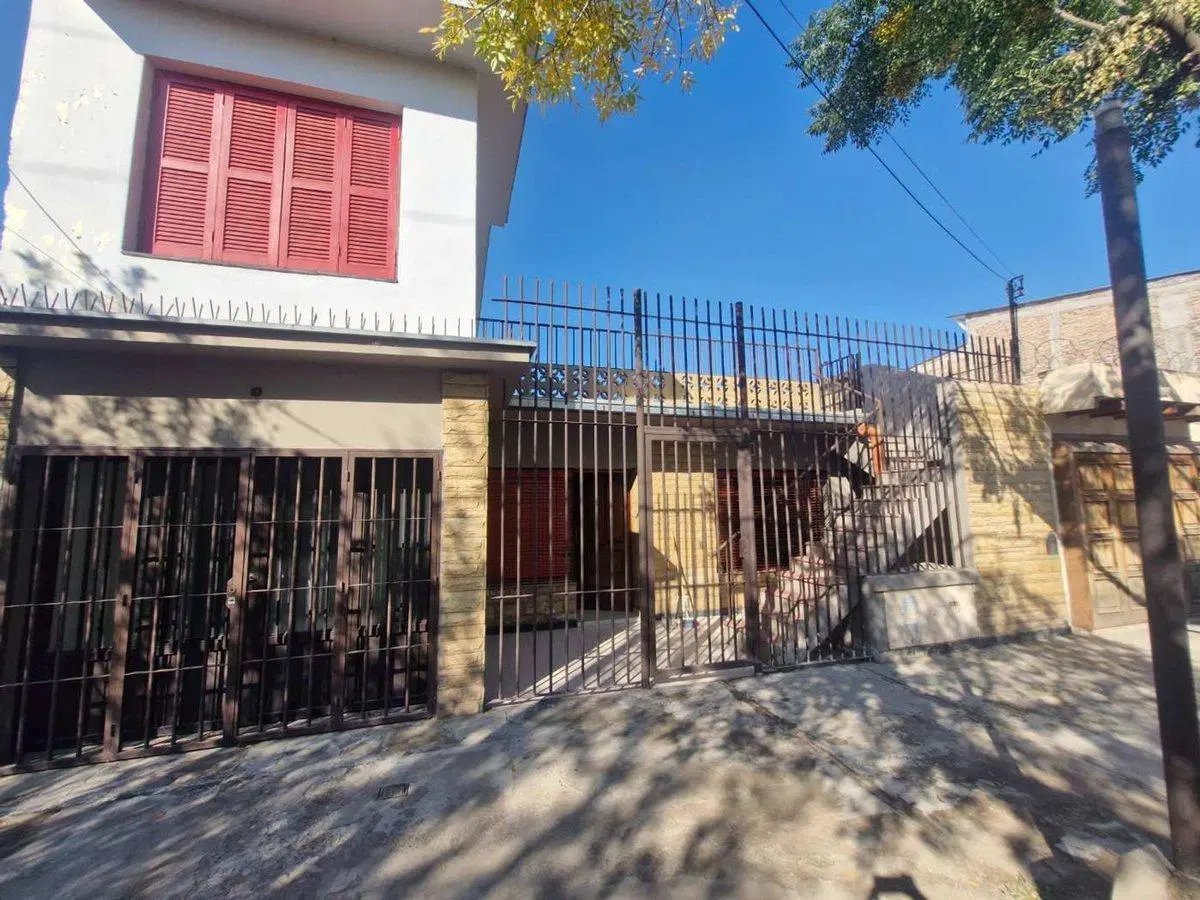 CASA CON DEPARTAMENTO EN VENTA LAS HERAS 2