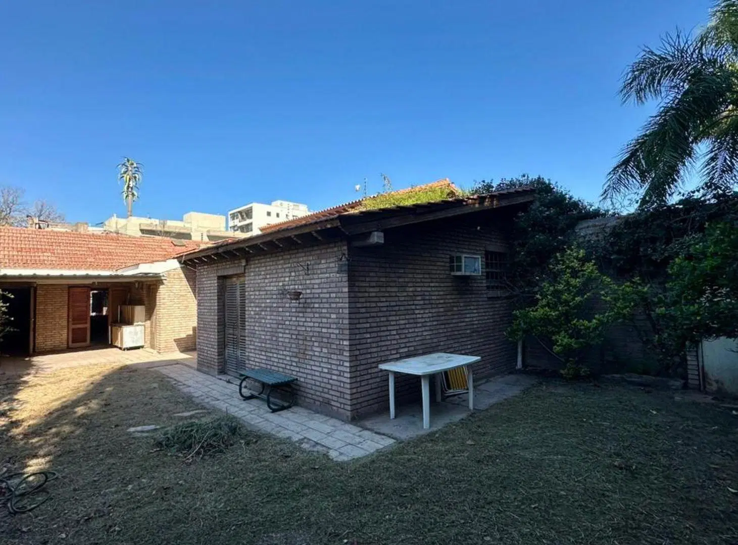 VENTA CASA CON JARDIN EN BARRIO BOMBAL GODOY CRUZ 8
