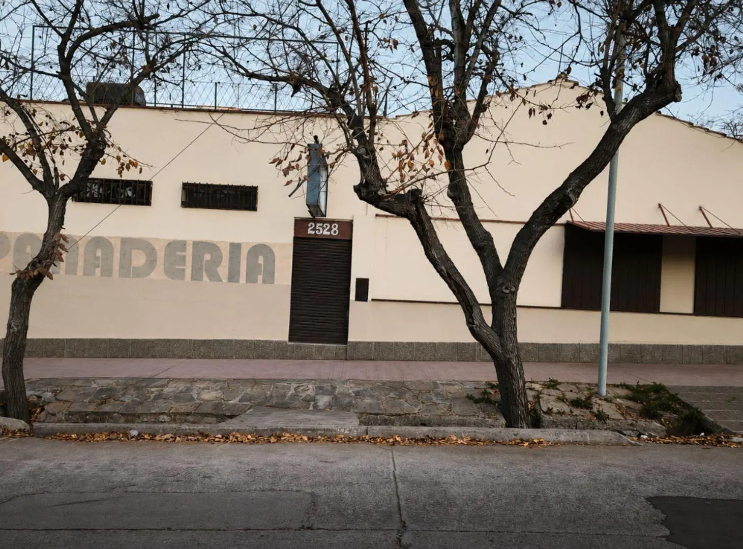 EXCELENTE PROPIEDAD ESQUINA CASA Y LOCAL COMERCIAL 2