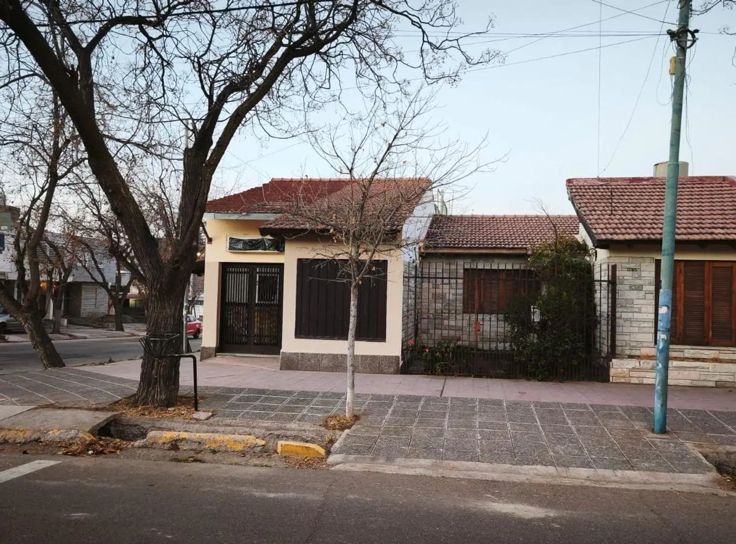 EXCELENTE PROPIEDAD ESQUINA CASA Y LOCAL COMERCIAL 5