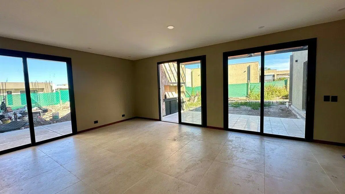 CASA EN VENTA BARRIO PRIVADO EN MAIPU 3