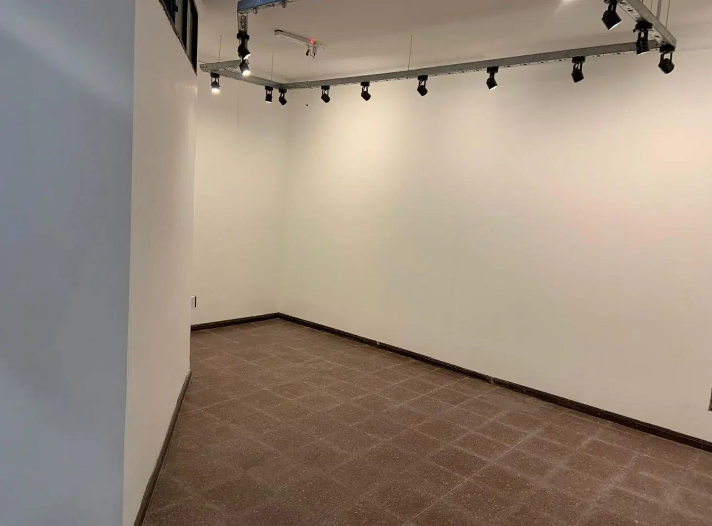 ALQUILER LOCAL COMERCIAL GODOY CRUZ 4