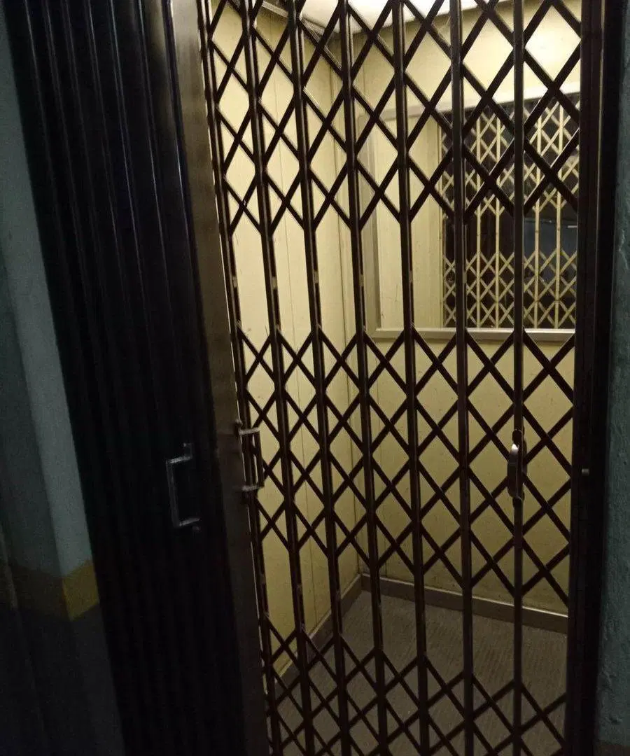 VENDO COCHERA, EDIFICIO CÉNTRICO. 8