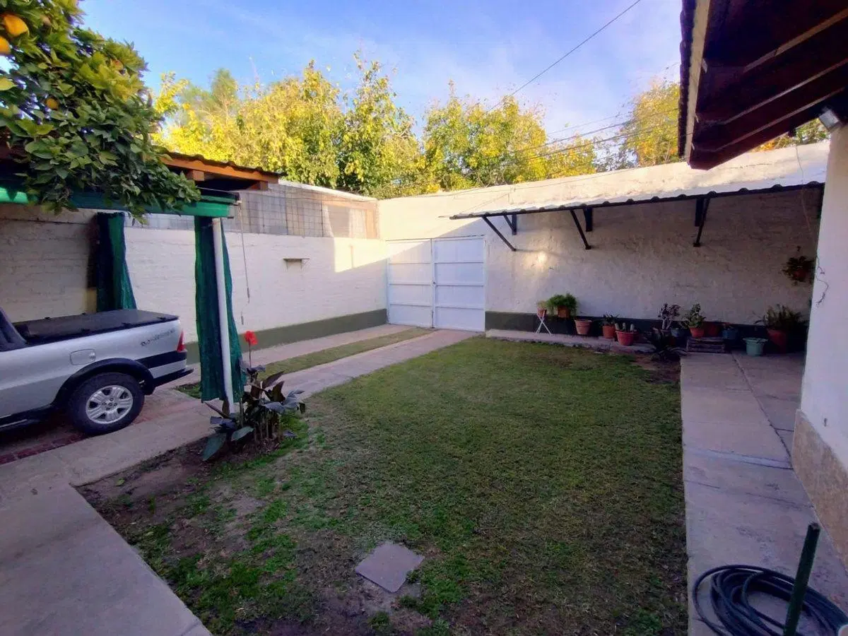 Casa de Dos Dormitorios A Metros De Av San Martin 8