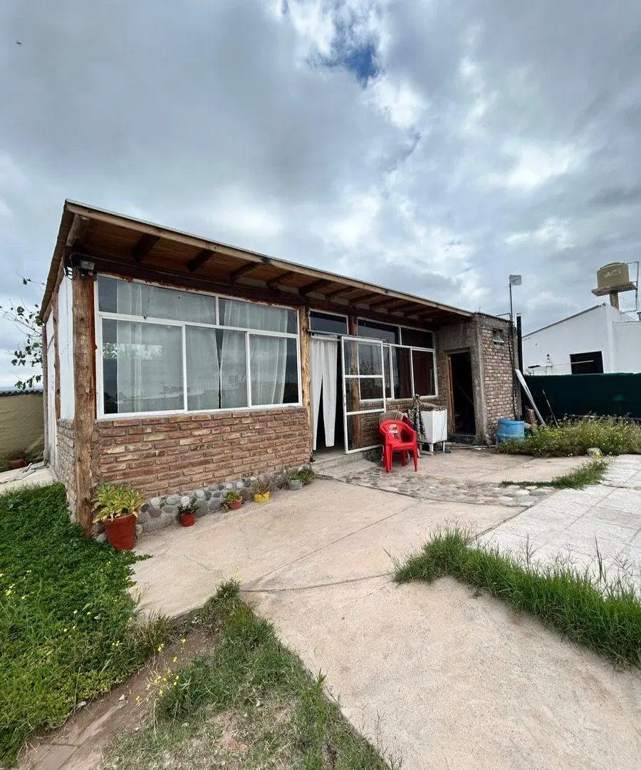 LOTE CON PILETA Y SALON AMUEBLADO. 3