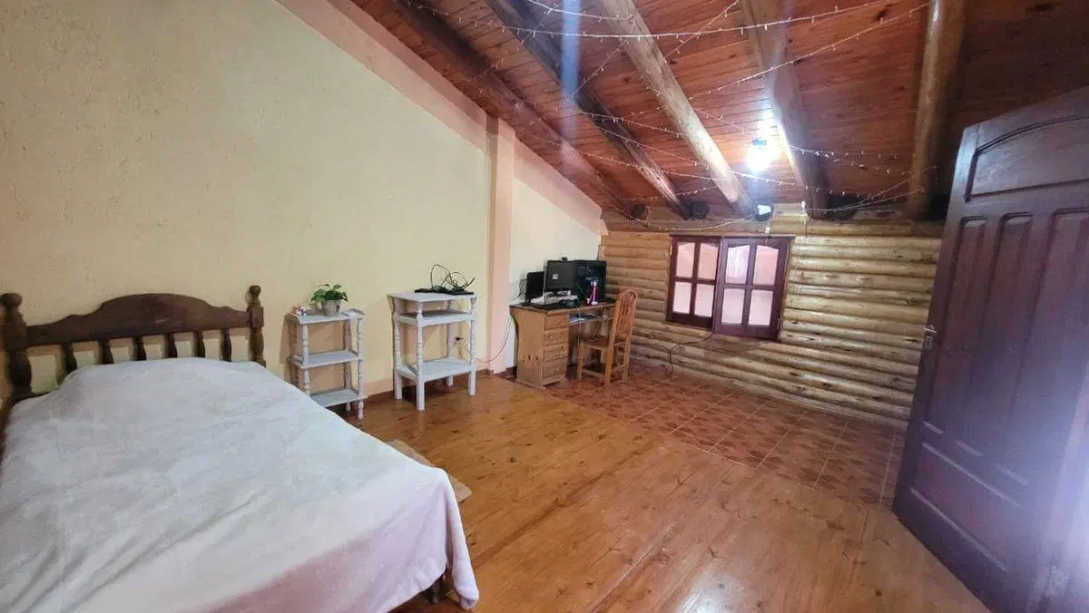 CASA DE 4 DORMITORIOS EN BARRIO FARMACÉUTICO 8