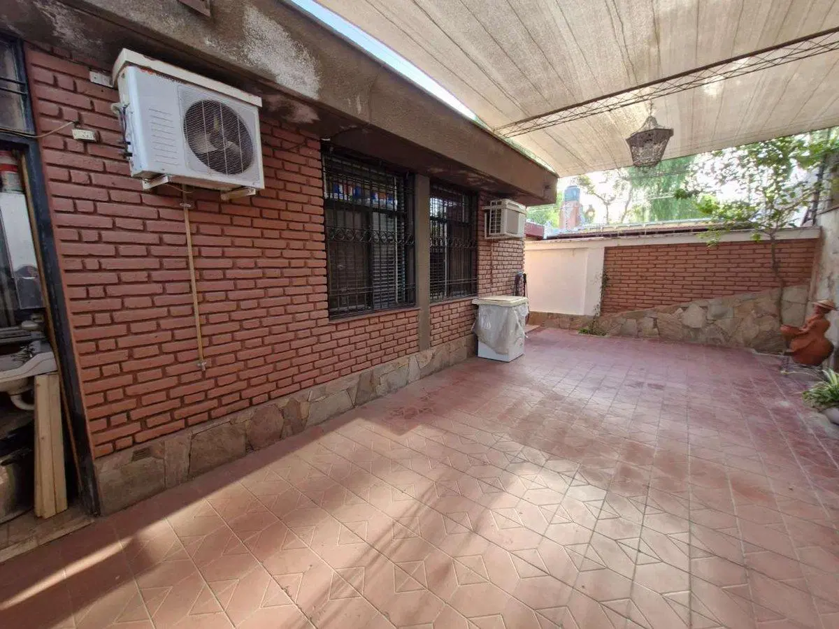 CASA EN VENTA BARRIO SUPE 3 DORM 8
