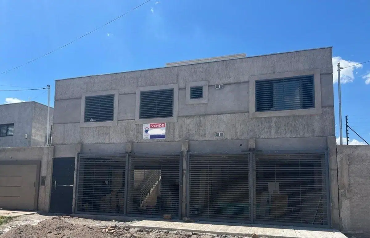 DEPARTAMENTO 2 DOM. EN P.B CON COCHERA 3