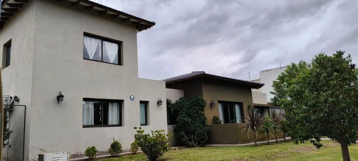 EXCLUSIVA CASA BARRIO TERRUÑOS ARAOZ 2 3