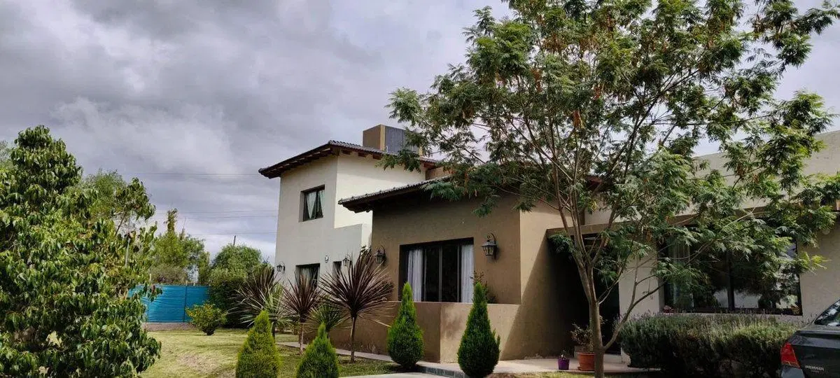 EXCLUSIVA CASA BARRIO TERRUÑOS ARAOZ 2 4