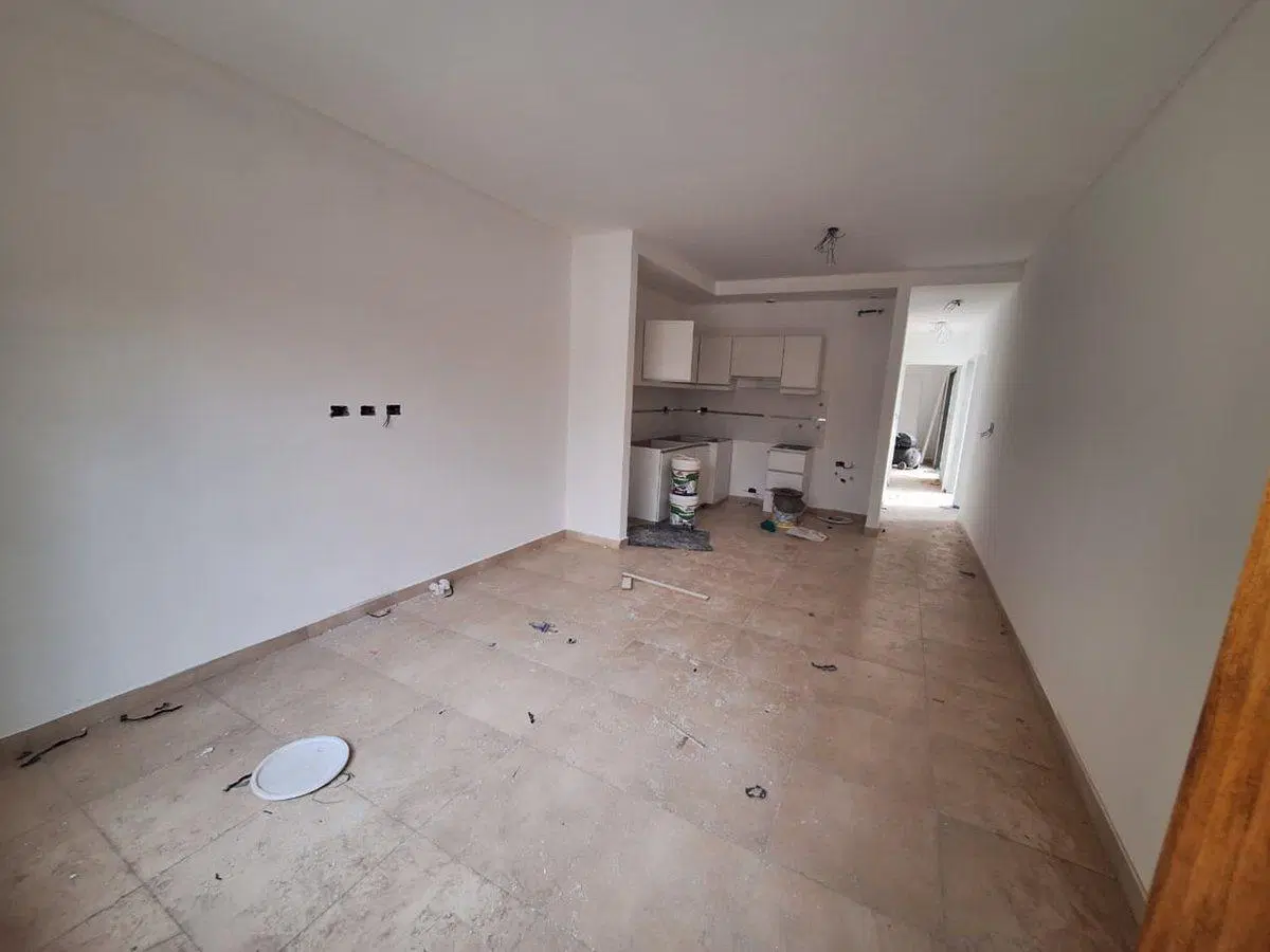 VENTA DE CASA A ESTRENAR CON PATIO EN CARRODILLA 2