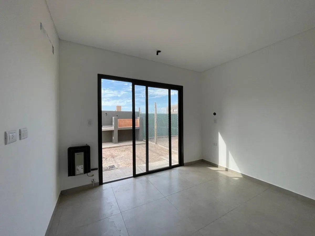 VENTA CASA Bº ANDESMAR - 2 HABITACIONES - GLLEN 5