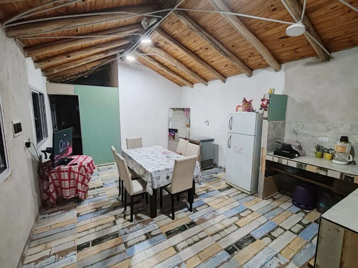 CASA CON PILETA EN VENTA B° DOMINIOS 3 CORRALITOS 5