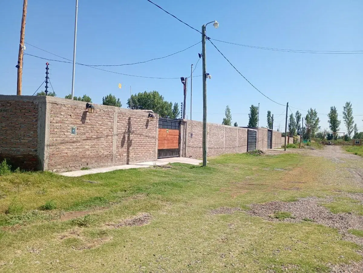 CASA CON PILETA EN VENTA B° DOMINIOS 3 CORRALITOS 8