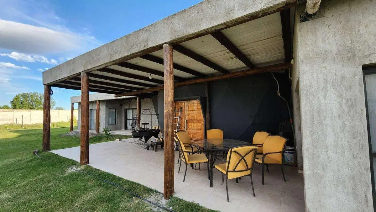 Venta casa barrio cerrado Maipú- 5 ambientes 8
