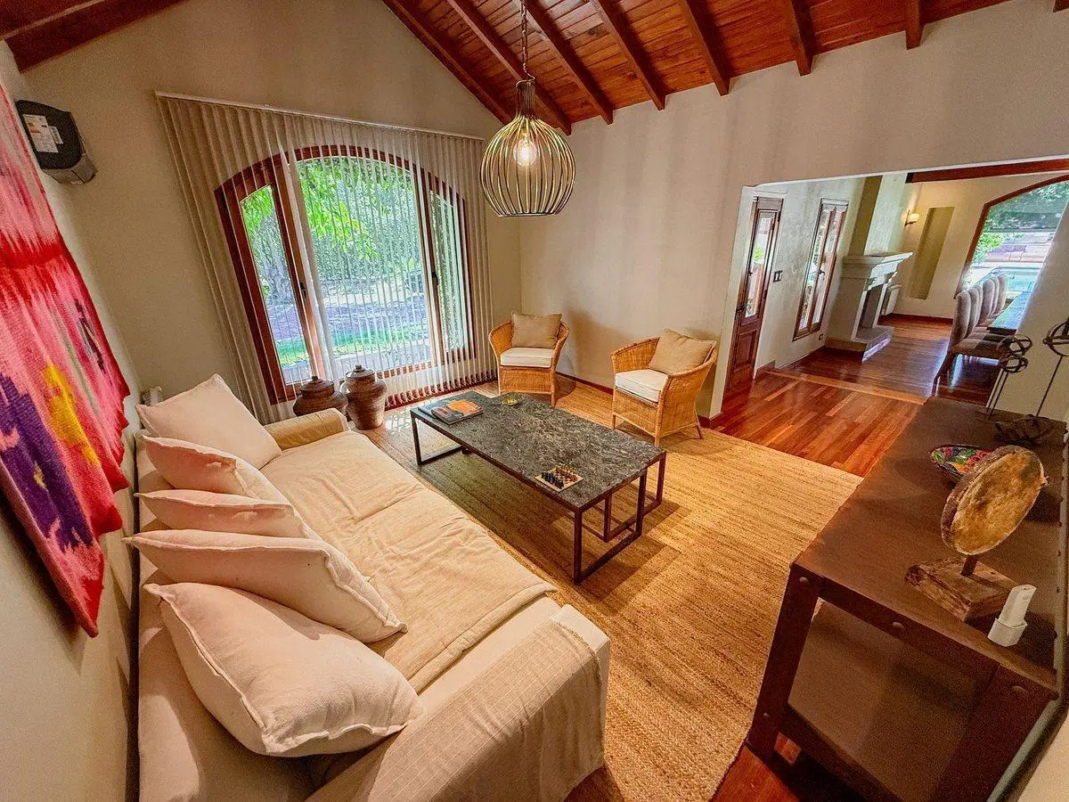 Casa 6 dormitorios en venta Lujan de Cuyo jardin 4