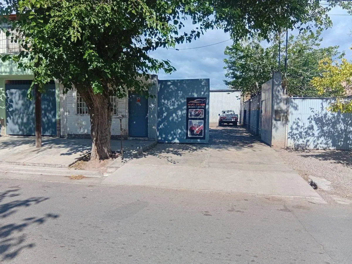 VENTA DE GALPON EN GUAYMALLEN 2