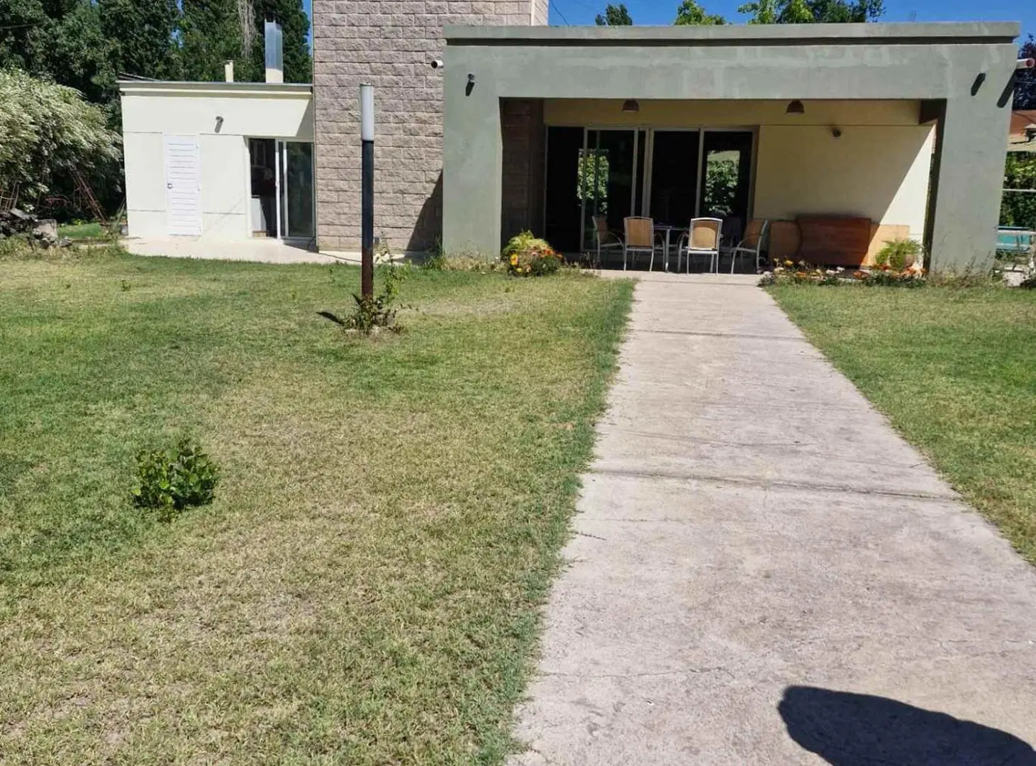 VENTA TERRENO CON QUINCHO TIPO SALÓN LA PUNTILLA 4