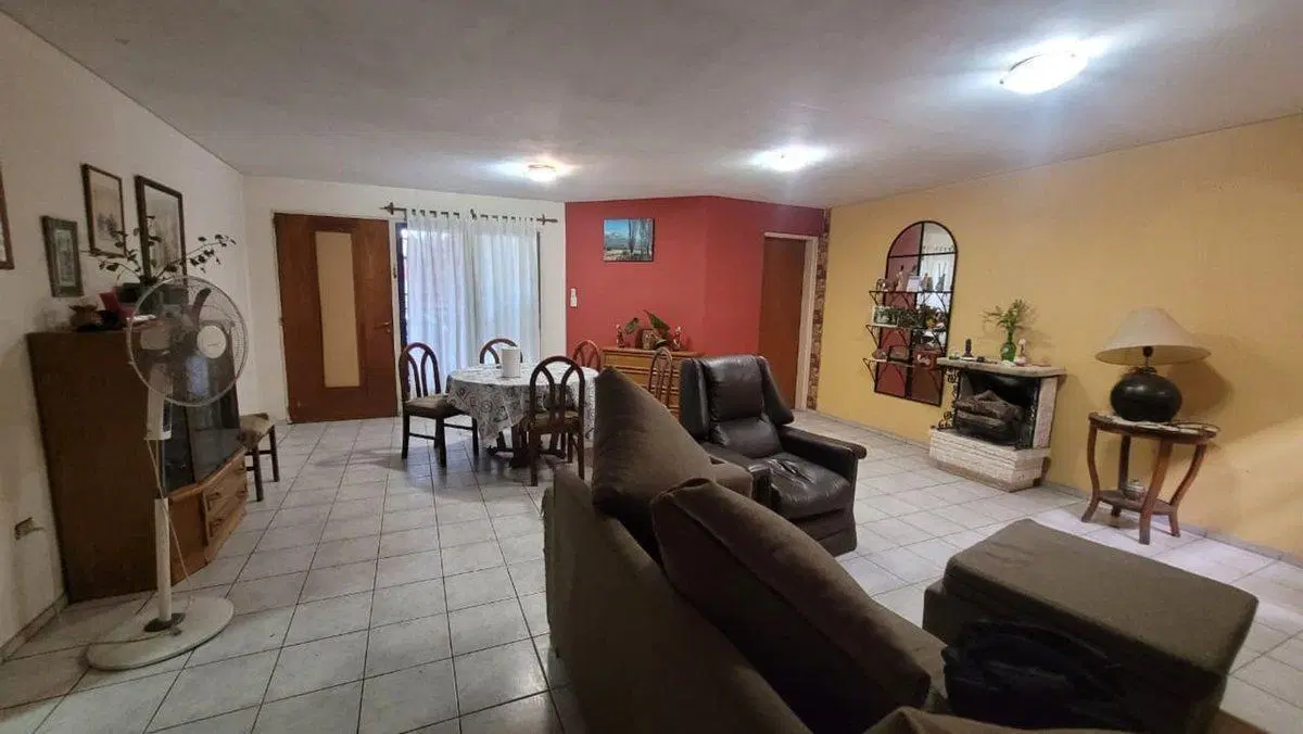CASA EN VENTA-5 DORM-PILETA-CUARTA OESTE 3