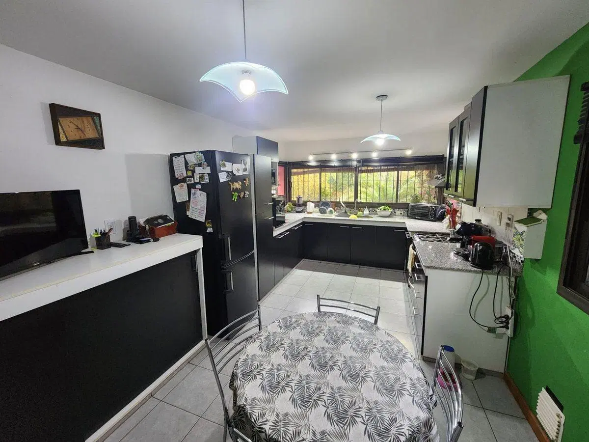 Venta de casa B° cerrado Vistalba, Lujan- 6 amb. 2