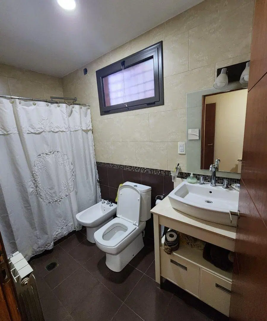 Venta de casa B° cerrado Vistalba, Lujan- 6 amb. 5