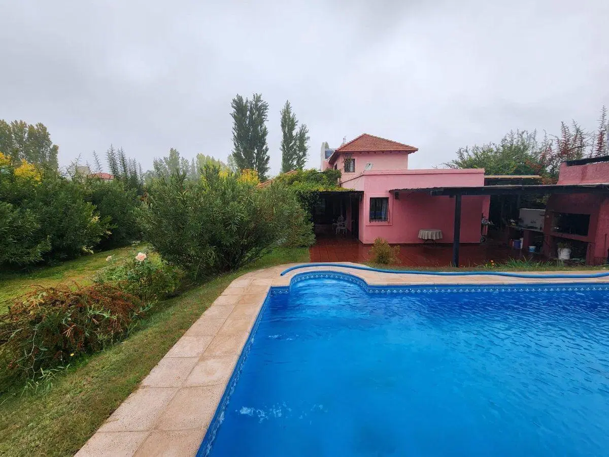 Venta de casa B° cerrado Vistalba, Lujan- 6 amb. 4