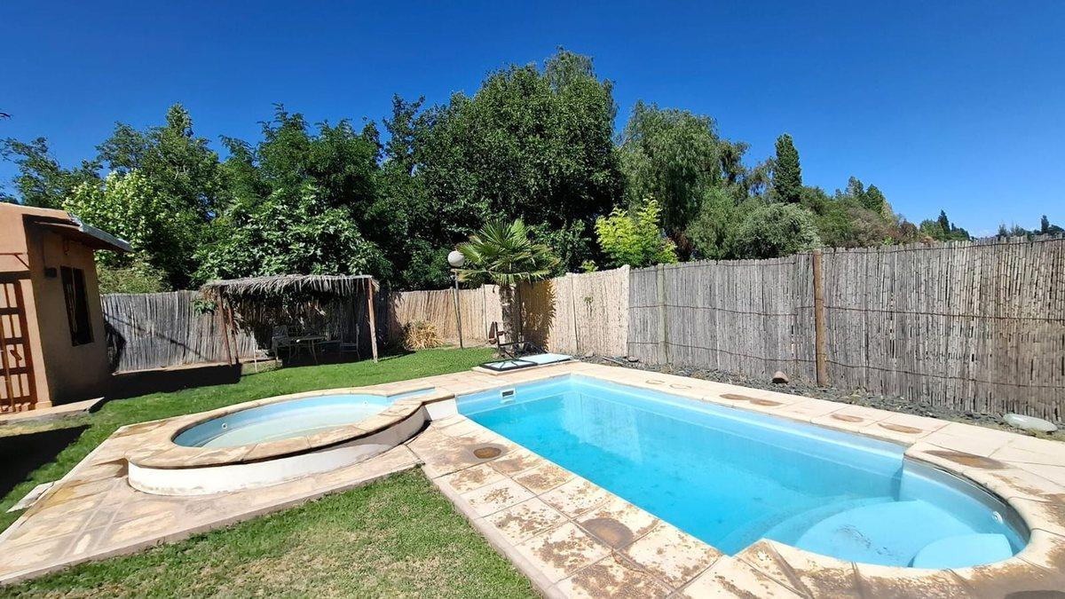 Foto de Finca con casa, departamentos y galpón en venta, imagen 2