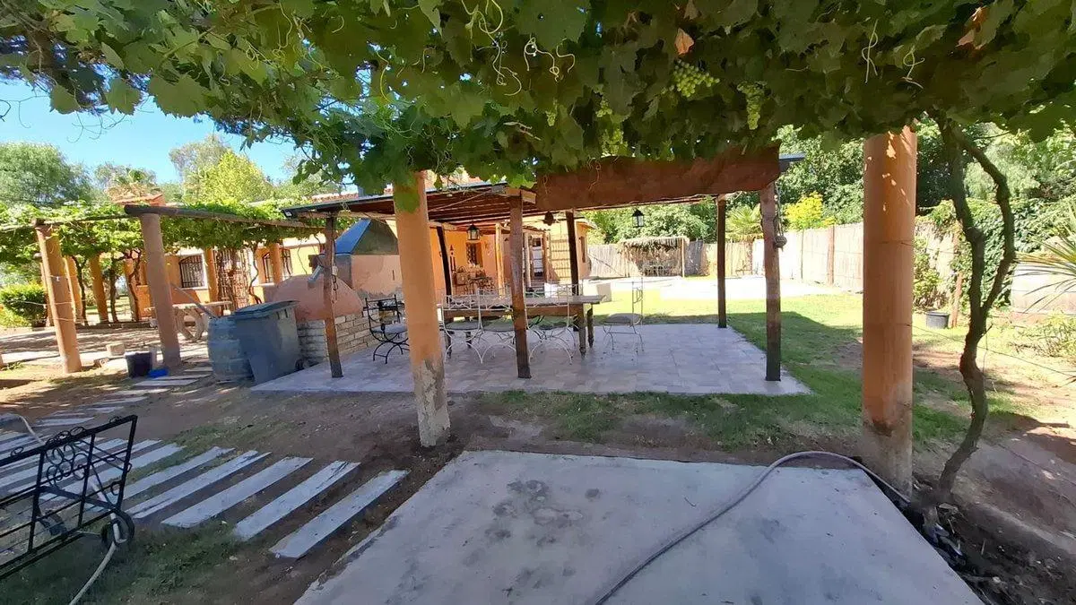 Finca con casa, departamentos y galpón en venta 5