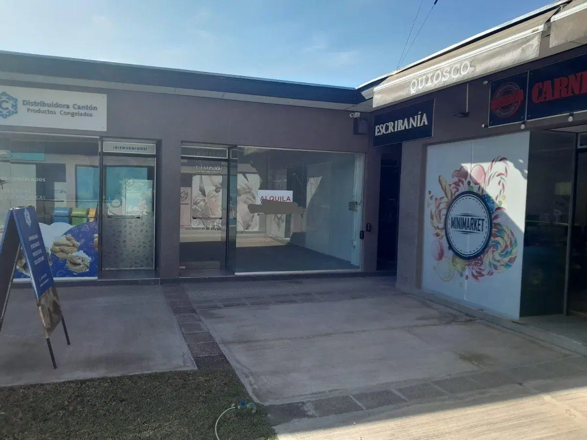 LOCAL COMERCIAL EN HERMOSO COMPLEJO PRIVADO 2