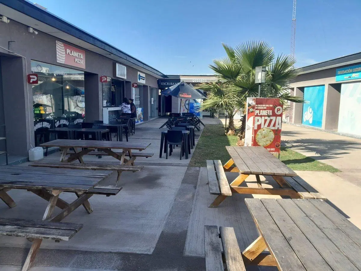 LOCAL COMERCIAL EN HERMOSO COMPLEJO PRIVADO 3
