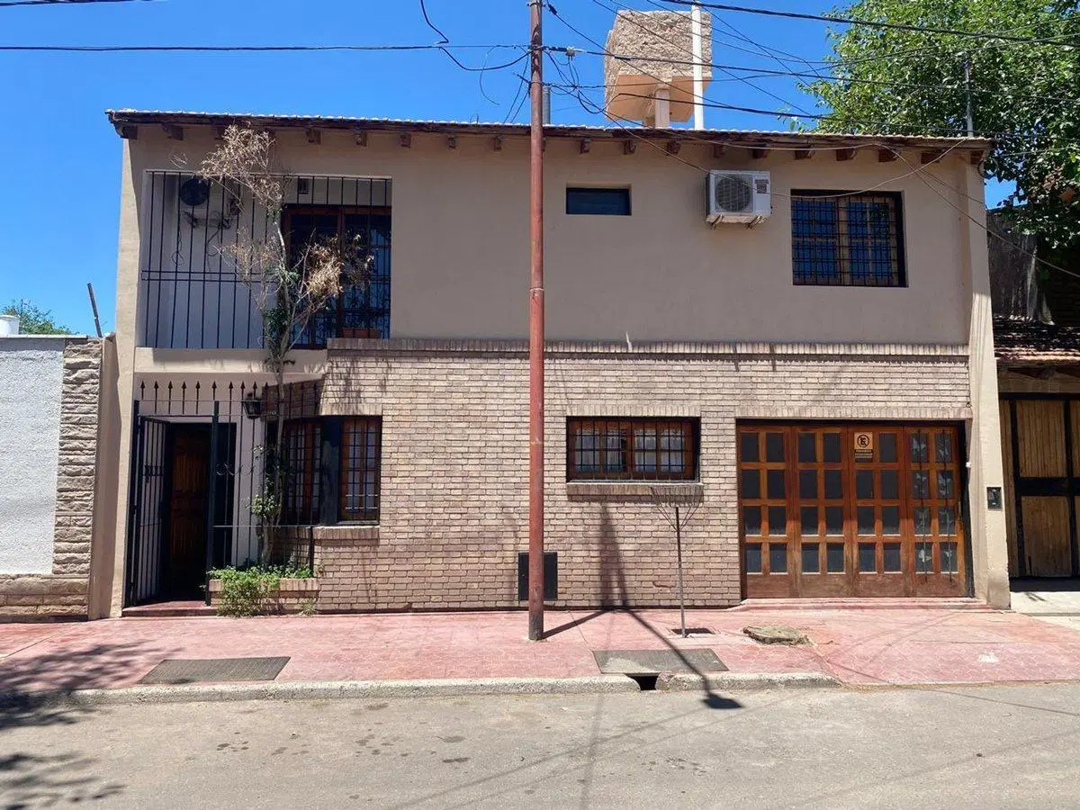 VENTA CASA DE 4 DORMITORIOS, DORREGO, GUAYMALLEN 1