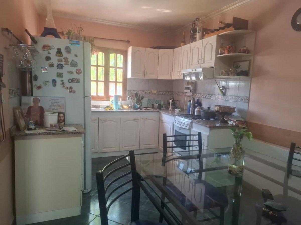 Foto de VENTA CASA DE DOS PLANTAS APTA CREDITO LAS HERAS, imagen 5